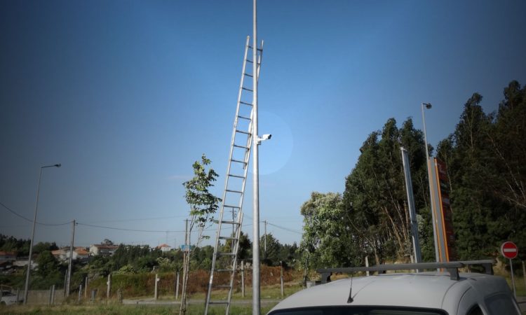 Montagem de câmaras de vigilância